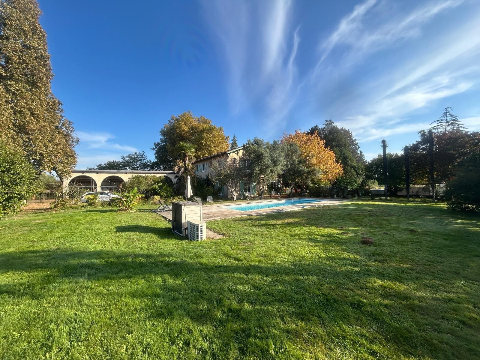 Villa avec piscine et jardin