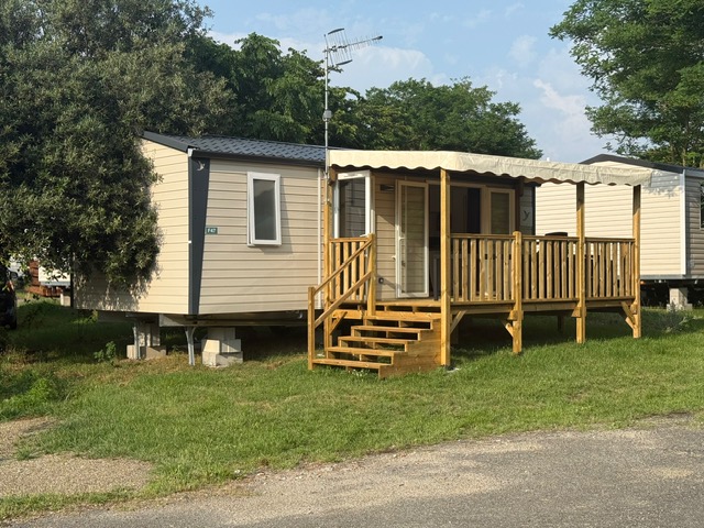 Mobilhome extérieur avec terrasse