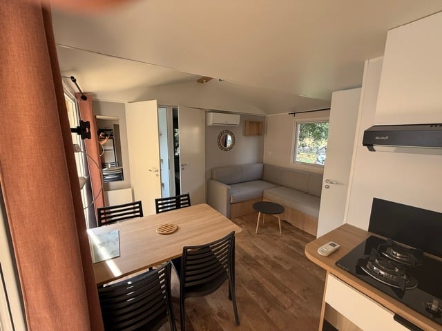 Intérieur mobilhome séjour cuisine